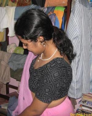 Abitha Aunty_21.jpg Cute Abitha Aunty Saree Candid Panties and Nudes